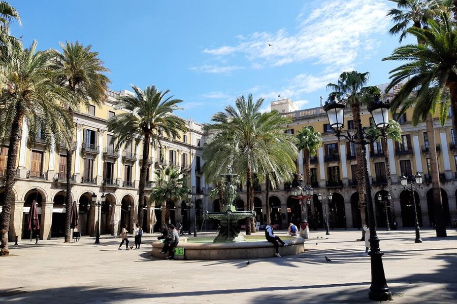 Walking Tour Gothic Quarter and Ramblas+Boat Trip - Palau Güell and Gaudí’s early work