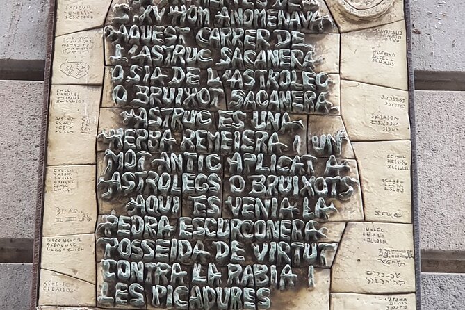 Walking Tour Mysteries and Legends of Barcelona and its Ghosts - Portaferrissa and the symbols of Freemasonry