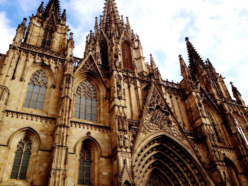 Welcome to Barcelona: Private Tour with a Local - Learning the Metro, markets, and daily routines