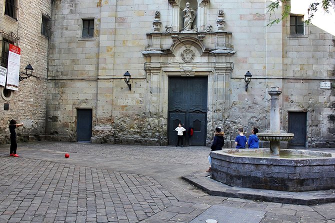 Welcome Tour in Barcelona - Roman stories in El Born