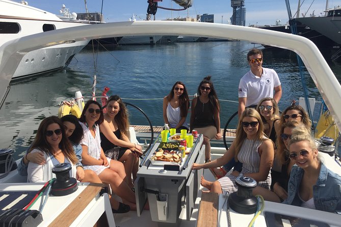 Wonderful 2 Hour Sailing trip including open bar and Pinchos - Two hours between Port Vell and the open sea